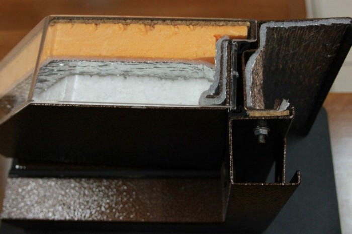 Що представляють собою вхідні двері з терморозривом: їх особливості