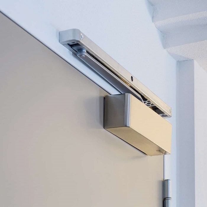 Як вибрати доводчик для плавного та надійного закриття дверей: поради та критерії